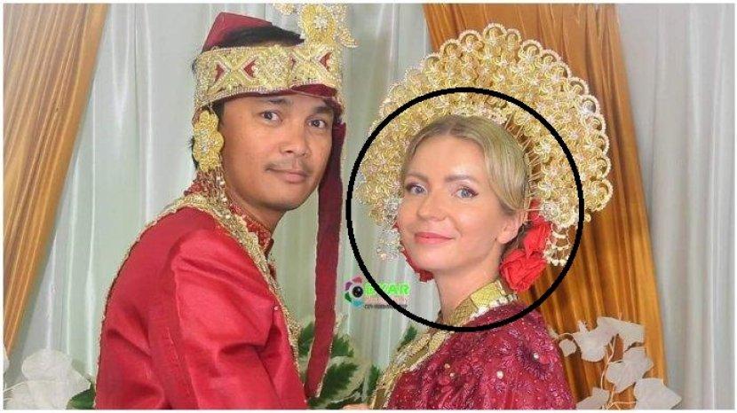 Pria Sinjai dan bule Polandia nikah