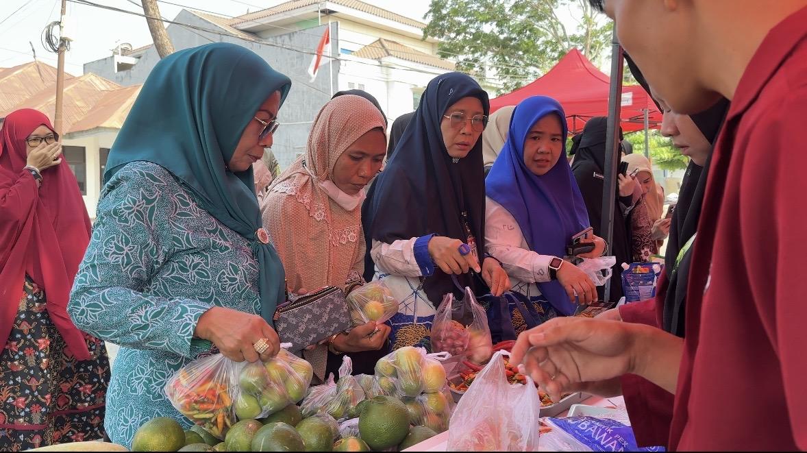 Warga Sidrap Serbu Pasar Murah Demi Minyak dan Beras