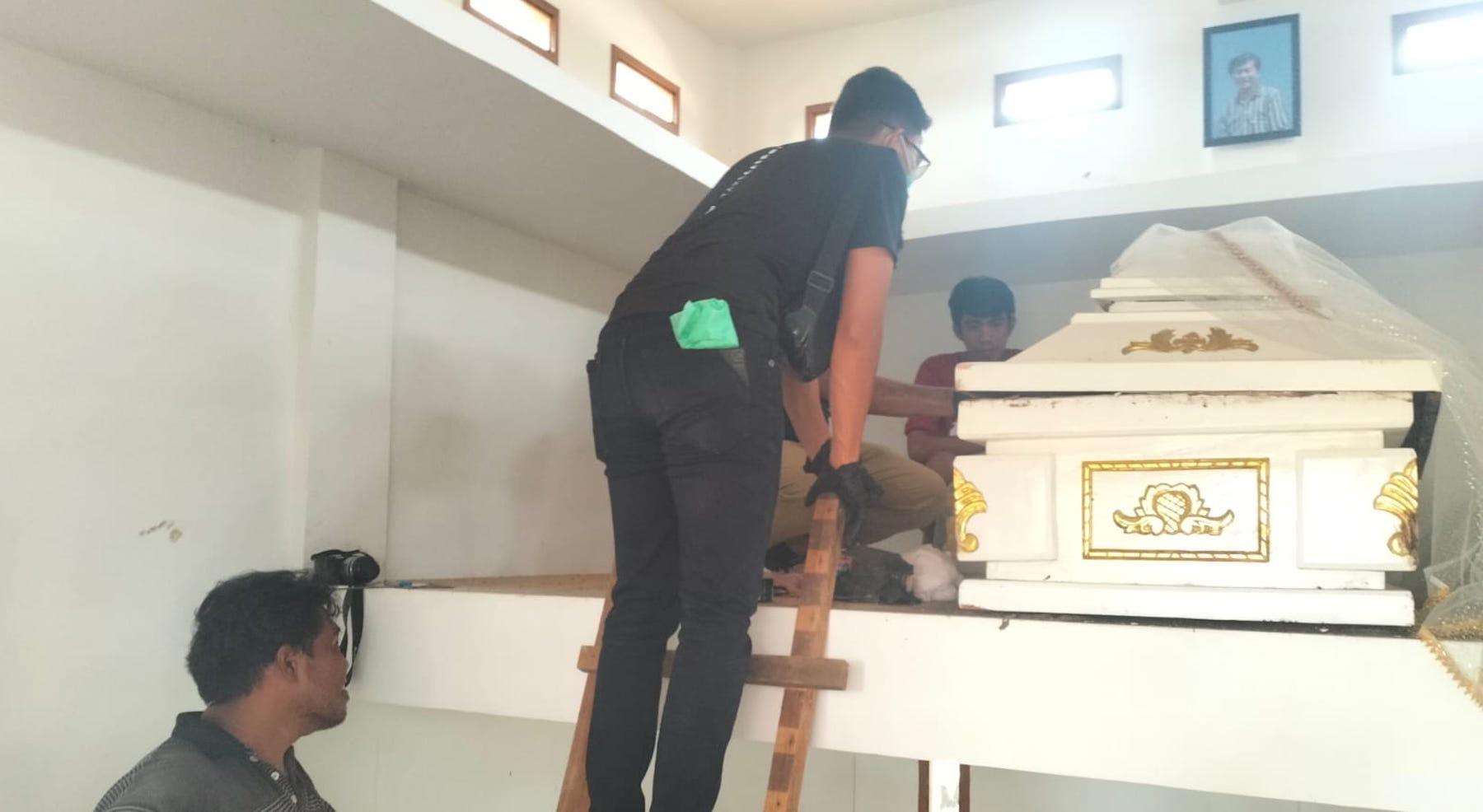 Pencuri Makam di Luwu Timur Gondol Perhiasan Emas
