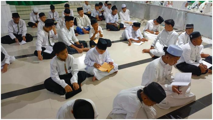 Pimpinan Ponpes DDI Kaballangang beberkan Strategi Jaga Tradisi Kitab Kuning Era Digital
