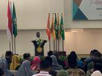 Ketua-Umum-Al-Gazali-Makassar-Fatimah-Kalla-saat-sambutan.jpg