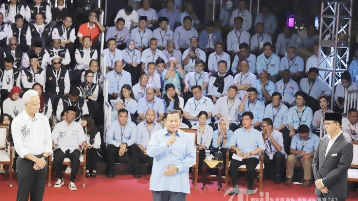 Debat Pilpres 2024 pertama di Kantor KPU RI Jakarta. Jawa Timur diperkirakan menjadi kunci kemenangan Anies Baswedan-Muhaimin Iskandar, Prabowo Subianto-Gibran Rakabuming dan Ganjar Pranowo-Mahfud MD.