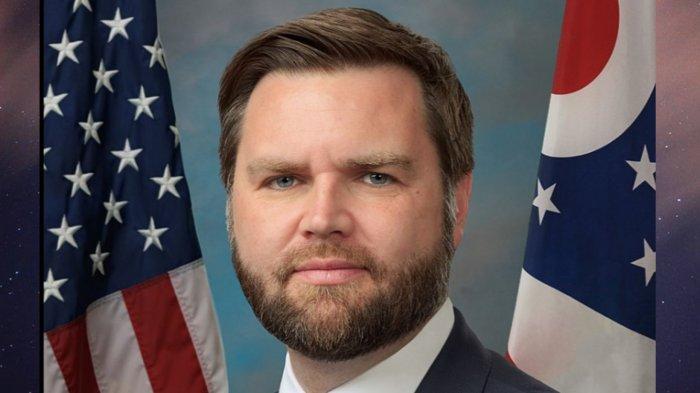JD Vance, calon wakil presiden dari Partai Republik. Calon Wakil Presiden Partai Demokrat Tim Walz dan calon wakil presiden Partai Republik JD Vance memiliki peringkat dukungan sebesar 36 persen di antara pemilih terdaftar.