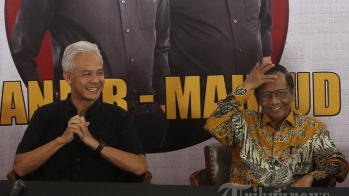 Capres dan Cawapres nomor urut 03 Ganjar Pranowo dan Mahfud MD memberikan keterangan saat konferensi pers di Jakarta, Kamis (21/3/2024).