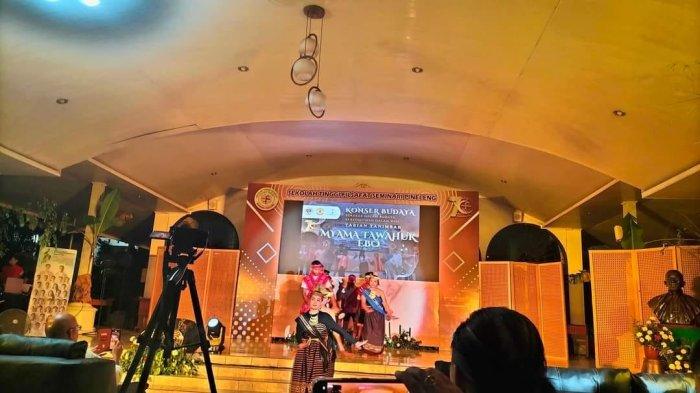 Tarian daerah ditampilkan pada pentas seni Dies Natalis Ke-70 Sekolah Tinggi Filsafat Seminari Pineleng (STFSP), Rabu (14/8/2024).