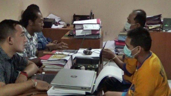 ADK (35), calon legislatif (caleg) di Kabupaten Madiun ditangkap polisi karena terlibat kasus pembobolan 18 toko dan rumah kosong.