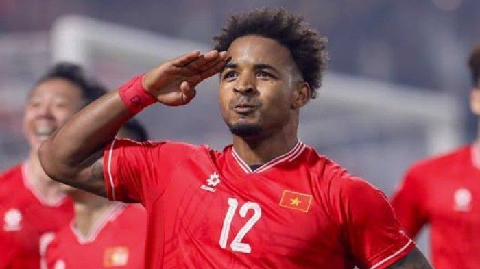 Selebrasi Nguyen Xuan Son alias Rafaelson usai mencetak gol pada laga Vietnam vs Thailand di final Piala AFF 2024 leg pertama, Kamis (2/1/2024) malam WIB.