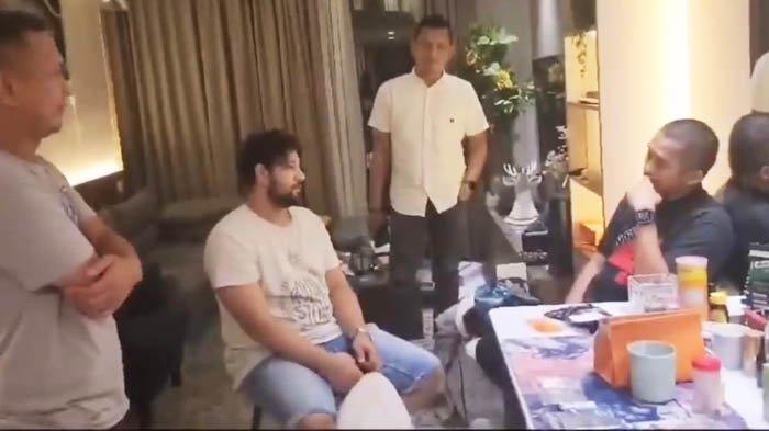 Ammar Zoni ditangkap oleh Polres Metro Jakarta Barat di apartemen BSD.