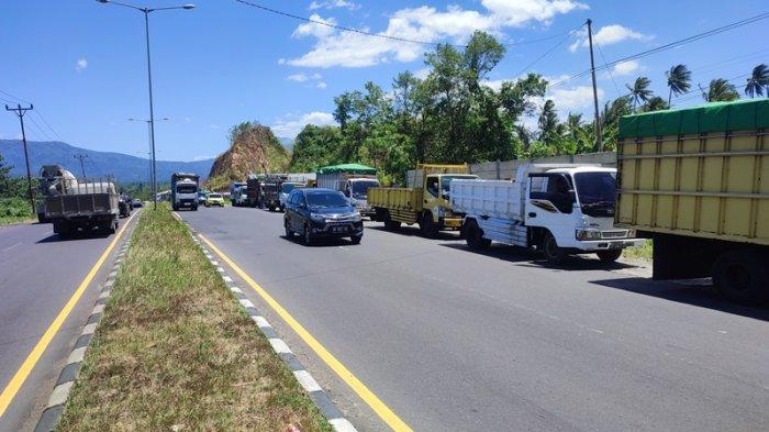 Antrean Solar di SPBU Ringroad Manado Sulawesi Utara