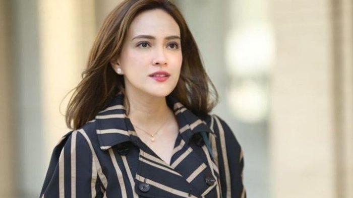 Artis cantik Shandy Aulia gugat cerai suami.