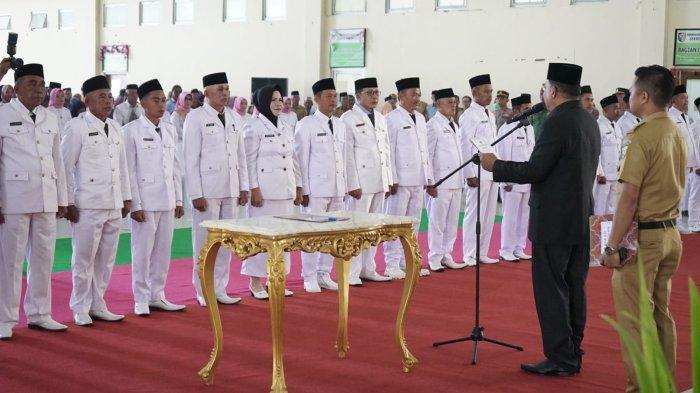 Pelantikan 32 sangadi di Auditorium Pohohimbunga Bolmut, Sulawesi Utara, Senin (21/8/2023).