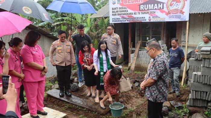 Bakti Sosial Bedah Rumah Polres Tomohon Sulawesi Utara dalam Rangka Hari Bhayangkara ke-78