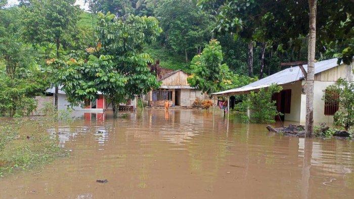 Banjir di desa Makalu Selatan Mitra Sulawesi Utara