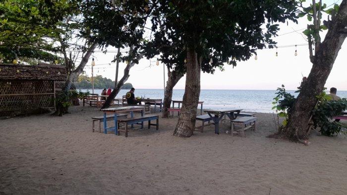 Batu Pinagut, objek wisata di Kabupaten Bolaang Mongondow Utara, Provinsi Sulawesi Utara.