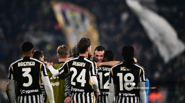Bek Juventus Italia #04 Federico Gatti merayakan bersama rekan satu timnya setelah memenangkan pertandingan sepak bola Serie A Italia antara Juventus dan Napoli, di Stadion Allianz, di Turin pada 8 Desember 2023 lalu. Berikut prediksi Genoa vs Juventus, Sabtu (16/11/2023).