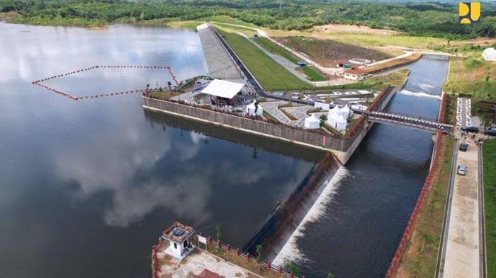 Potret Bendungan Sepaku Semoi di Kabupaten Penajam Paser Utara, Kalimantan Timur.