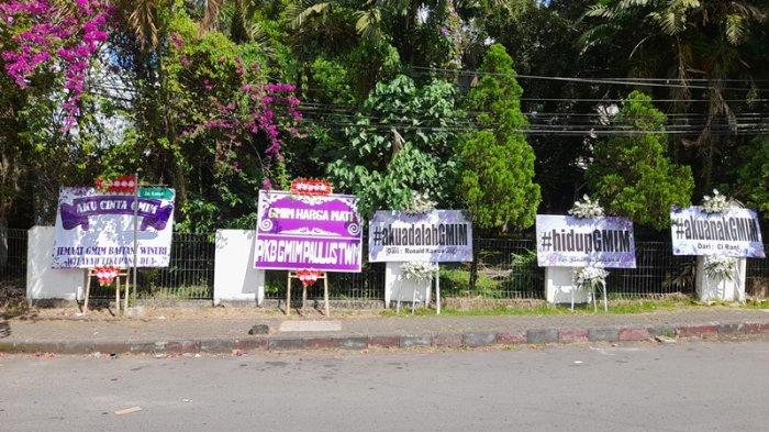Potret karangan bunga untuk GMIM di area Kantor Sinode GMIM, Tomohon, Sulut.