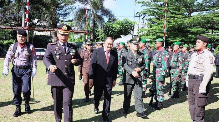 Bupati Minahasa, Royke Octavian Roring, menghadiri Upacara HUT ke77 Bhayangkara di Lapangan Sam Ratulangi Tondano, Minahasa, Sulawesi Utara, Sabtu (1/7/2023).