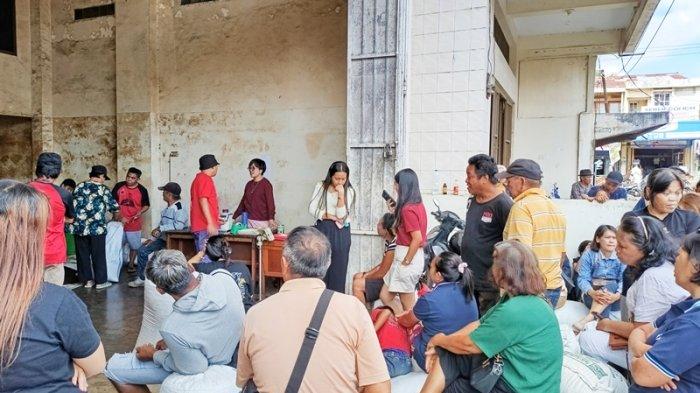 CENGKIH: Salah satu tempat pengepul cengkih di Wawalintouan, Tondano, Minahasa, Sulawesi Utara, Minggu (23/2/2025). Harga cengkih kini Rp 114 ribu per Kilogram.