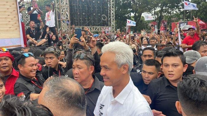 Capres Ganjar Pranowo tiba di Lapangan Koni Sario Manado untuk melaksanakan Kampanye Rapat Umum, Kamis (1/2/2024).