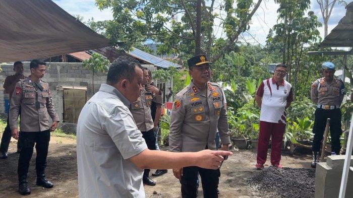 Kapolda Sulawesi Utara, Irjen Pol Yudhiawan, bersama rombongan pejabat utama memberikan fasilitas air bersih untuk masyarakat dalam rangka menyambut Hari Bhayangkara ke-78, Jumat (21/6/2024).