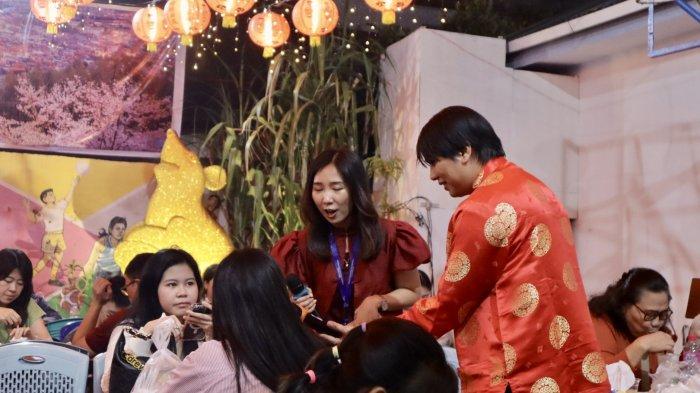 Suasana Mooncake & Food Festival 2023 di Klenteng Kong Zi Miao, Manado, Sulawesi Utara, Jumat (6/10/2023). Kuliner dan budaya Tionghoa menyatu dalam festival tersebut.