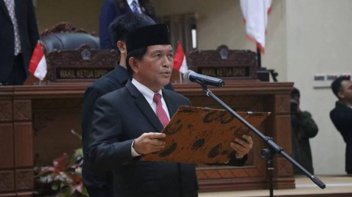 SUMPAH: Pengucapan sumpah dan janji Raski Mokodompit sebagai Anggota DPRD Sulawesi Utara, Jumat (25/7/2025).