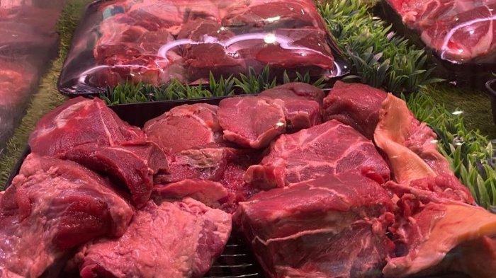 Daging sapi di FreshMart Bahu, Manado, Sulawesi Utara, Rabu (22/5/2024).