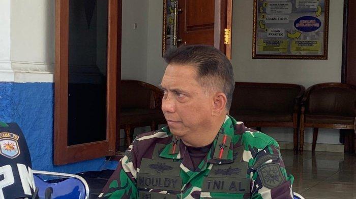 Danlantamal VIII Laksamana Pertama TNI Nouldy J Tangka saat memimpin press conference kasus penganiayaan yang dilakukan oknum Satgas Bakumla