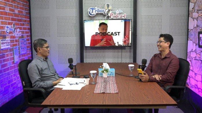 DIGITAL ACTIVITY - Direktur Layanan Pengaduan Mediasi dan Advokasi Pekerja Migran Indonesia pada Pemberi Kerja Berbadan Hukum Direktorat Jenderal Pelindungan Kementerian Pelindungan Pekerja Migran Indonesia Mangiring Hasoloan Sinaga dalam Tribun Podcast berjudul Bahaya Bekerja di Kamboja yang dipandu oleh Jurnalis Tribun Manado, David Kusuma, Kamis (10/7/2025). Ia memperingatkan warga Sulut agar tak tergiur ke Kamboja dengan iming-iming gaji tinggi.