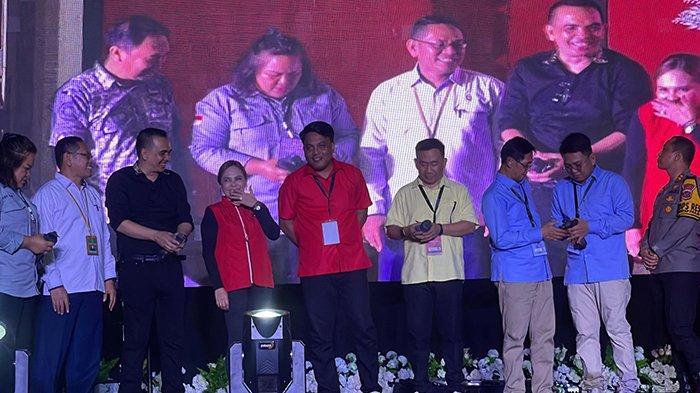 Dua Paslon Walikota dan Wakil Walikota Bitung Sulut, nomor urut 1 Geraldi Mantiri - Erwin Wurangian dan nomor urut 2 Hengky Honandar - Randito Maringka.

        
