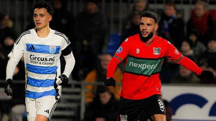 Pemain Timnas Indonesia, Eliano Reijnders (kiri) dan Calvin Verdonk (kanan) bertemu pada laga PEC Zwolle vs NEC Nijmegen pekan ke-18 Eredivisie, Minggu (12/1/2025) dini hari WIB.