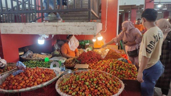 Pedagang barito di Pasar Bersehati, Manado, Sulawesi Utara, Kamis (23/5/2024).