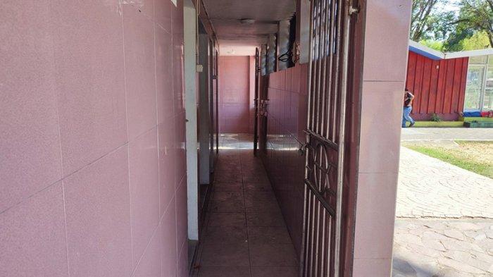 Toilet umum di Lapangan Sparta Tikala, Manado, Sulawesi Utara, Senin (4/9/2023).