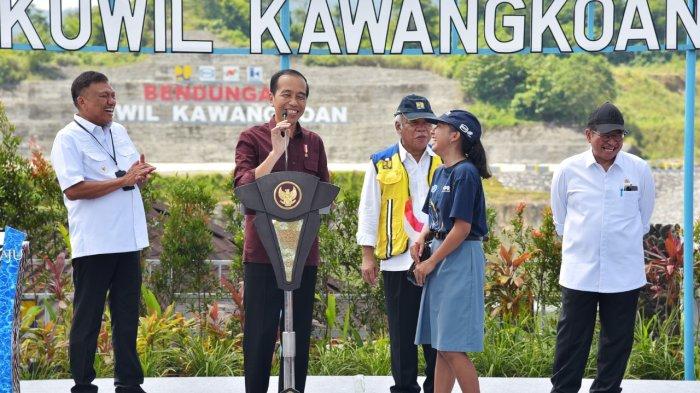Presiden Jokowi didampingi Gubernur Sulawesi Utara, Menteri PUPR Basuki Hadimuljono meresmikan Waduk Kuwil Kawangkoan, Minahasa Utara, Kamis (17/01/2023). 
