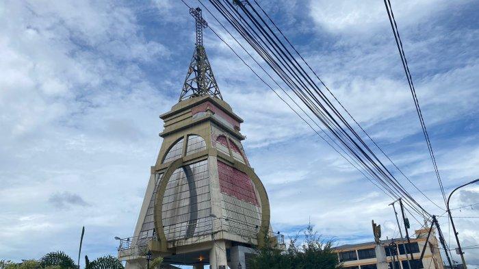 Menara Alfa Omega, Kota Tomohon, Sulawesi Utara.
