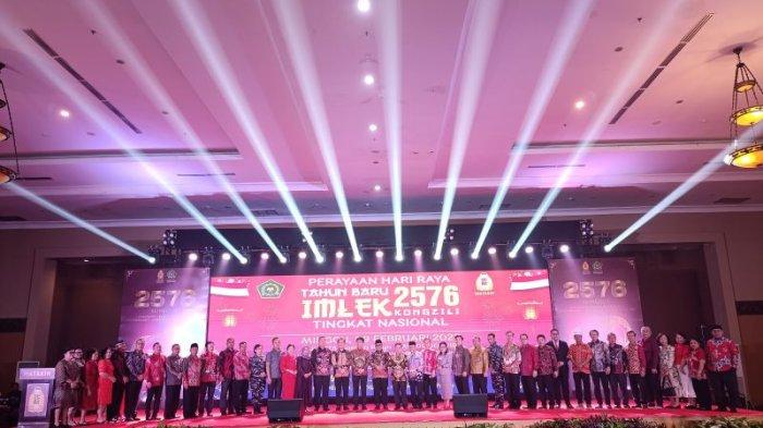 IMLEK NASIONAL - Perayaan Imlek Nasional di Sutanraja Resort and Convention Center, Minut, Sulawesi Utara, Minggu (9/2/2025). Perayaan ini digelar di tiga kota di Indonesia.