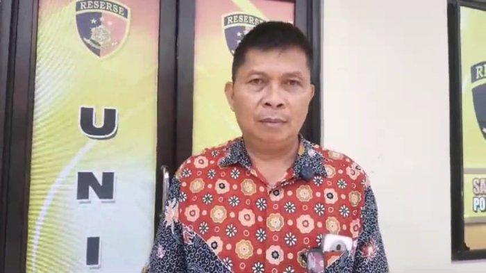 PELECEHAN SEKSUAL - Jefry Rondonuwu saat ditemui di Polres Minut, Sulawesi Utara, Kamis (13/2/2025). Ia menerima dengan lapang dada keputusan penonaktifan dari Pemkab Minut.