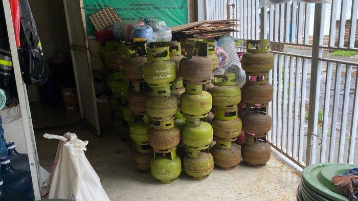 Gas LPG Tiga Kilogram langka di Manado, Sulawesi Utara.