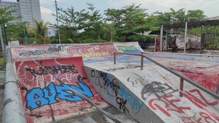Arena skateboard di God Bless Park, Manado, Sulawesi Utara, dipenuhi vandal, Kamis (2/10/2023).