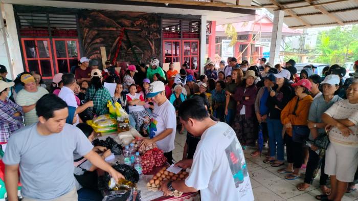 Warga Remboken Minahasa Serbu Gerakan Pasar Murah, Bulog Pastikan SPHP Cukup hingga Februari 2026