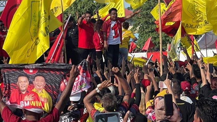 Ronny Talapessy saat hadiri kampanye akbar paslon Wali kota dan Wakil Wali kota Bitung Geraldi - Erwin di Stadion Duasudara Manembo-Nembo Bitung Sulut, Jumat (22/11/2024).