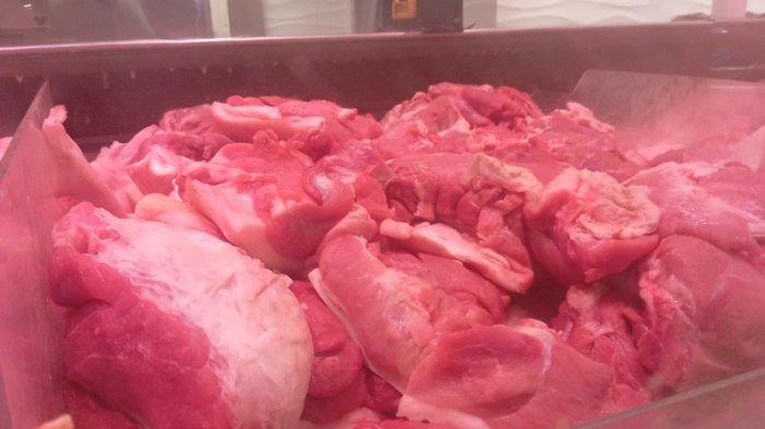 Harga daging babi di Pasar Swalayan Manado Sulawesi Utara