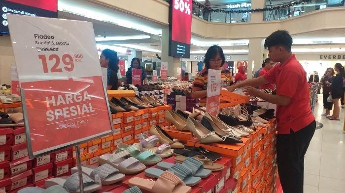 Ilustrasi promo di Mega Mall, Manado, Sulawesi Utara, Rabu (13/12/2023).