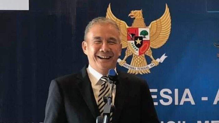 Irjen Pol (Purn) Carlo Brix Tewu. Namanya muncul dalam bursa bakal calon kepala daerah Sulawesi Utara