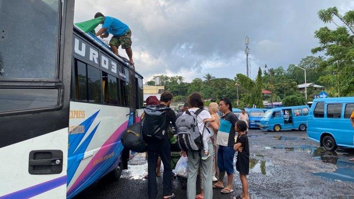 Jelang tahun baru, Terminal Malalayang Manado Sulawesi Utara dipadati penumpang