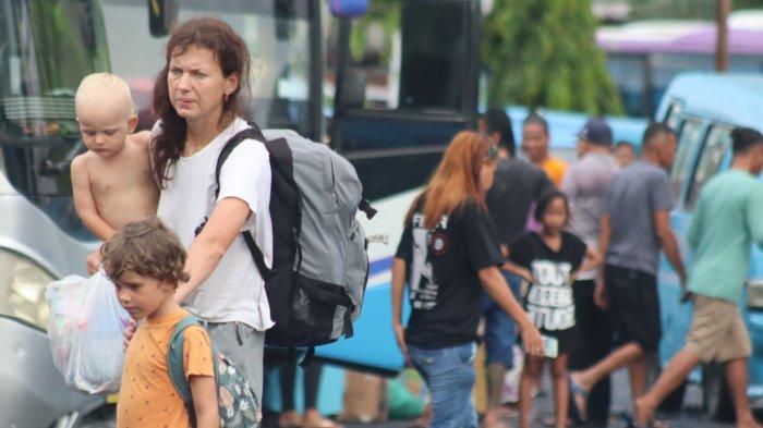 Jelang tahun baru, Terminal Malalayang Manado Sulawesi Utara dipadati penumpang
