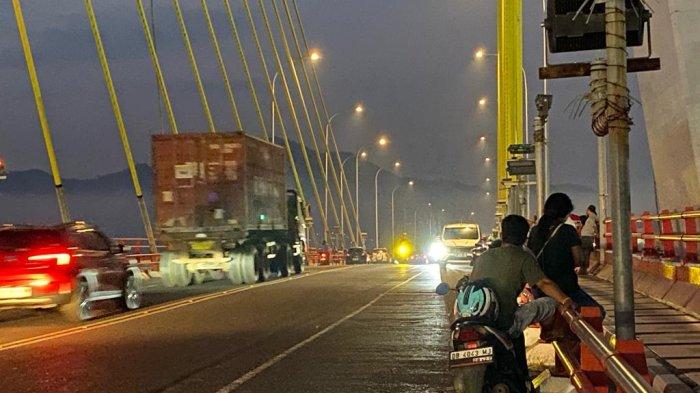 Jembatan Soekarno, Kota Manado, Sulawesi Utara