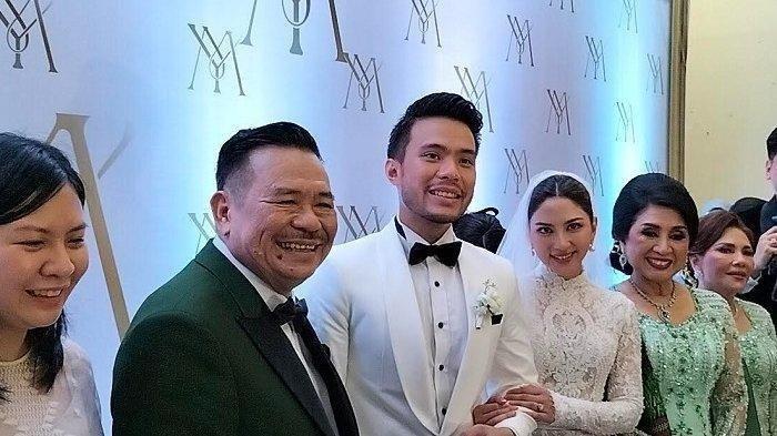 Jessica Mila dan Yakup Hasibuan Ketika Menggelar Konferensi Pers Pernikahan di Gereja HKBP Rawamangun, Jakarta Timur, Jumat (5/5/2023)