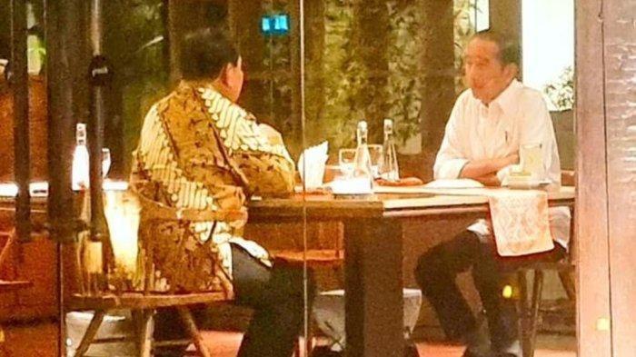 Jokowi dan Prabowo Subianto makan malam bersama di sebuah restoran di daerah Bilangan Jakarta Pusat pada Jumat, (5/1/2024).